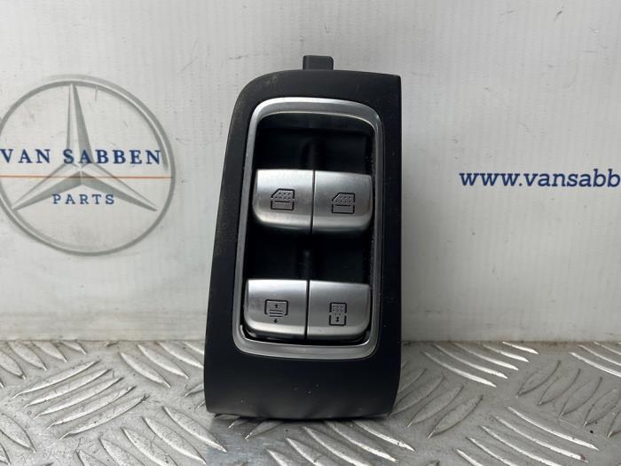 Usados Interruptor de ventanilla eléctrica Mercedes S (222.0/222.1) 2.1 S-300 BlueTEC Hybrid, S-300 h 16V Precio € 60,00 Norma de margen ofrecido por van Sabben Parts