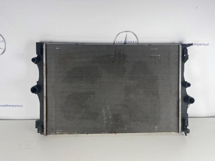 Usagé Radiateur Mercedes A (177.0) 1.3 A-180 Turbo 16V Prix € 175,00 Règlement à la marge proposé par van Sabben Parts
