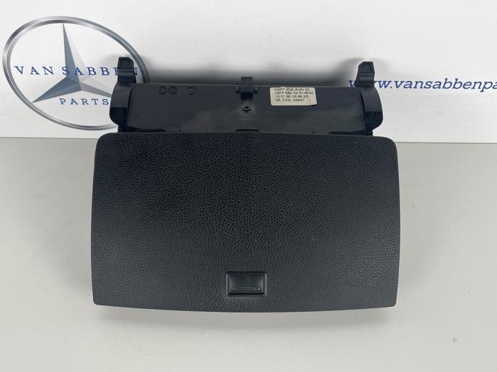 Begagnade Innerdisplay Mercedes C Estate (S204) 1.8 C-180 CGI 16V Pris € 50,00 Marginaltabell erbjuds av van Sabben Parts