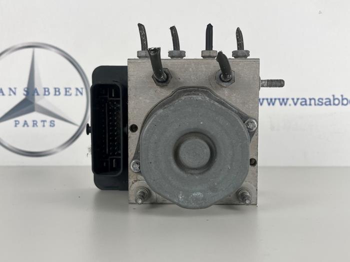 Begagnade ABS-pump Mercedes A (W176) 1.6 A-180 16V Pris € 100,00 Marginaltabell erbjuds av van Sabben Parts