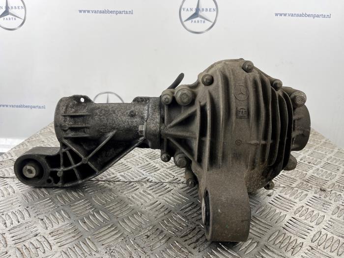 Gebrauchte Differential vorne Mercedes ML II (164/4JG) 3.0 ML-320 CDI 4-Matic V6 24V Preis € 300,00 Margenregelung angeboten von van Sabben Parts
