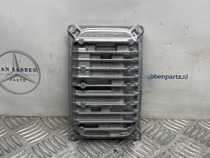 Używane Modułowy reflektor LED Mercedes GLC (X254) 2.0 300e 16V 4-Matic Cena € 150,00 Procedura marży oferowane przez van Sabben Parts