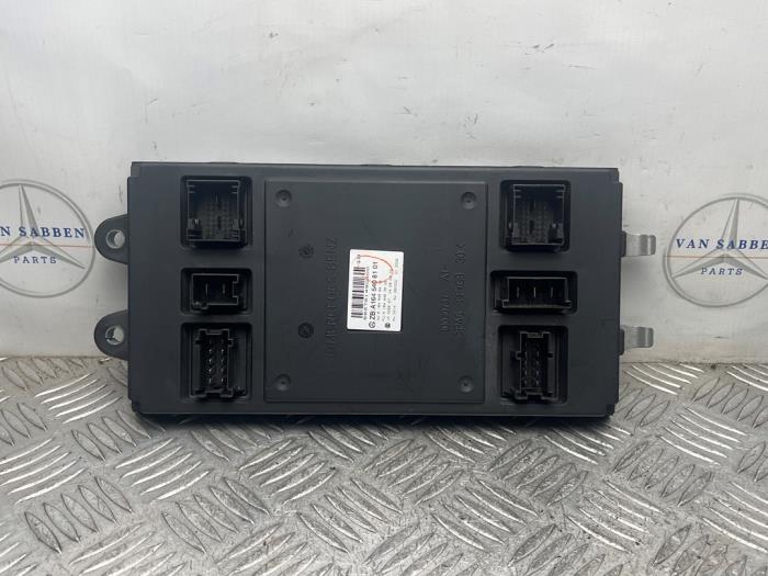 Używane Modul Comfort Mercedes ML II (164/4JG) 3.0 ML-350 CDI 4-Matic V6 24V Cena € 250,00 Procedura marży oferowane przez van Sabben Parts