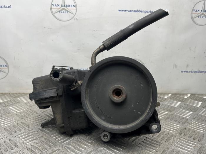 Usagé Pompe de direction Mercedes Sprinter 3,5t (906.63) 313 CDI 16V 4x4 Prix € 90,75 Prix TTC proposé par van Sabben Parts