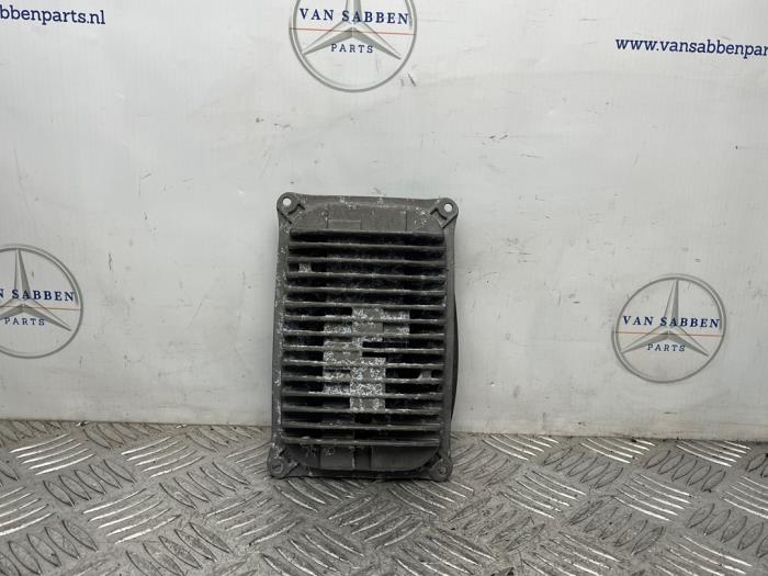 Usagé Ordinateur éclairage Mercedes E (W213) E-220d 2.0 Turbo 16V Prix € 100,00 Règlement à la marge proposé par van Sabben Parts