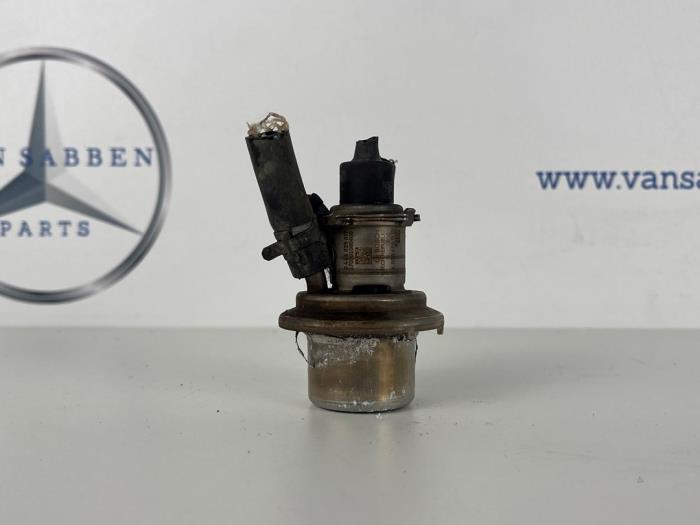 Używane Wtryskiwacz AdBlue Mercedes C (W205) C-200d 2.2 16V Cena € 50,00 Procedura marży oferowane przez van Sabben Parts