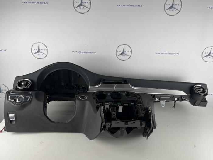 Używane Panel Mercedes C (W205) C-200d 2.2 16V Cena € 300,00 Procedura marży oferowane przez van Sabben Parts