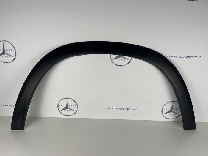 Używane Listwa ozdobna Mercedes GLE (V167) 350 e 2.0 16V 4-Matic Cena € 60,00 Procedura marży oferowane przez van Sabben Parts