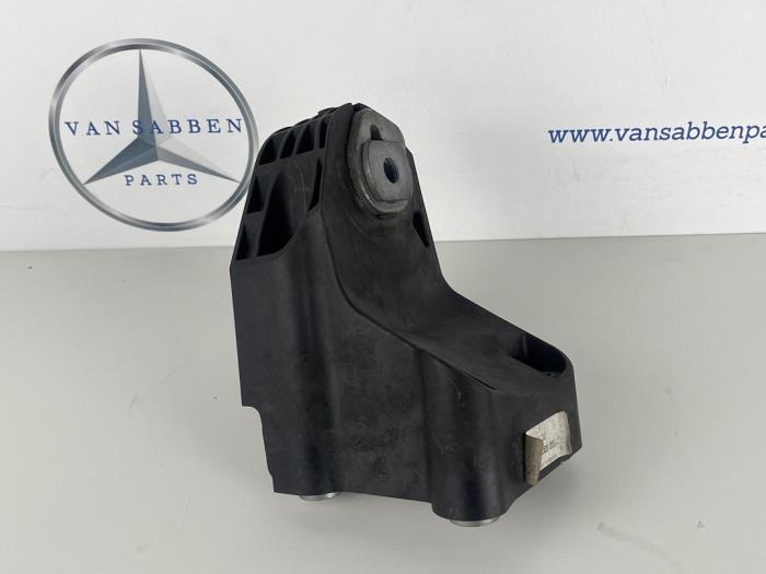 Gebrauchte Motorlager Mercedes C (W206) C-180 1.5 EQ Boost Preis € 50,00 Margenregelung angeboten von van Sabben Parts