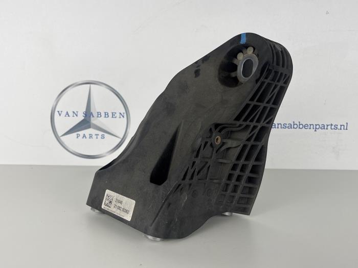 Used Engine mount Mercedes C (W206) C-180 1.5 EQ Boost Price € 50,00 Margin scheme offered by van Sabben Parts