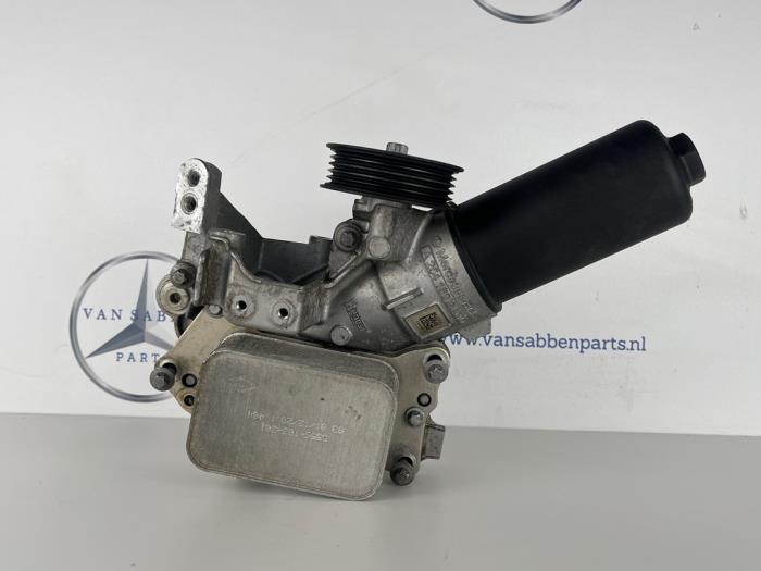 Gebrauchte Ölfiltergehäuse Mercedes C (W206) C-180 1.5 EQ Boost Preis € 125,00 Margenregelung angeboten von van Sabben Parts