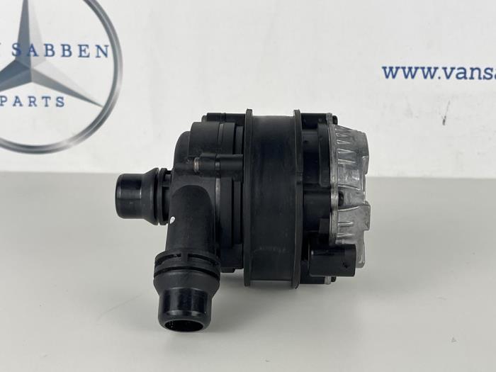 Begagnade Vattenpump Mercedes A (177.0) 2.0 A-220 Turbo 16V Pris € 30,00 Marginaltabell erbjuds av van Sabben Parts
