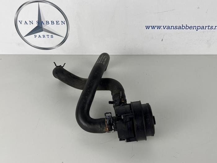 Begagnade Extra vattenpump Mercedes B (W246/W242) 1.6 B-180 BlueEFFICIENCY Turbo 16V Pris € 25,00 Marginaltabell erbjuds av van Sabben Parts