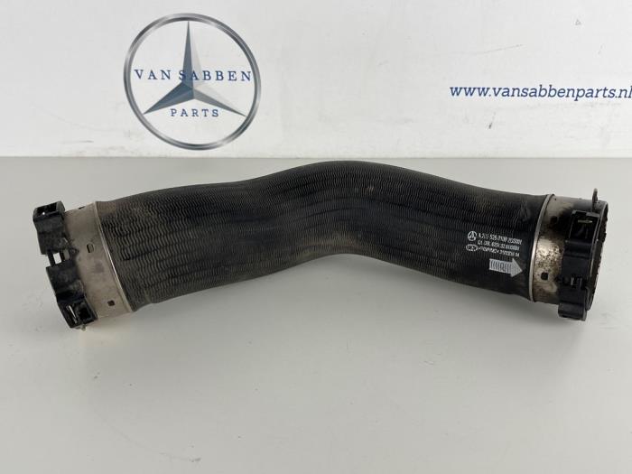 Usagé Tuyau intercooler Mercedes C Estate (S205) C-180 BlueTEC, C-180 d 1.6 16V Prix € 20,00 Règlement à la marge proposé par van Sabben Parts