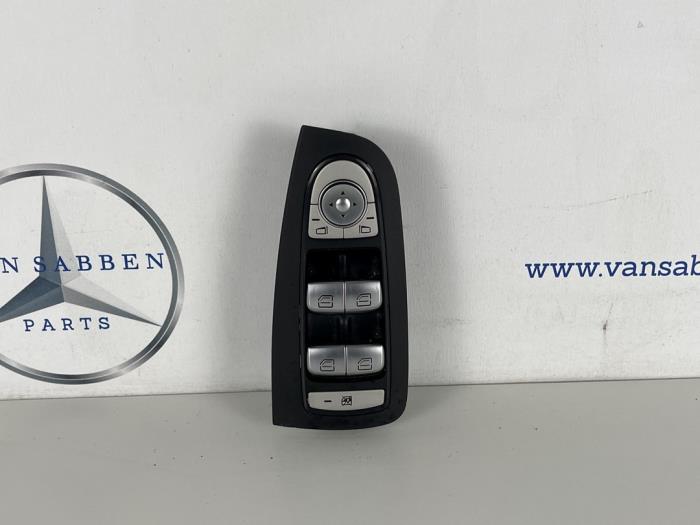 Usados Interruptor de ventanilla eléctrica Mercedes C Estate (S205) C-180 BlueTEC, C-180 d 1.6 16V Precio € 60,00 Norma de margen ofrecido por van Sabben Parts