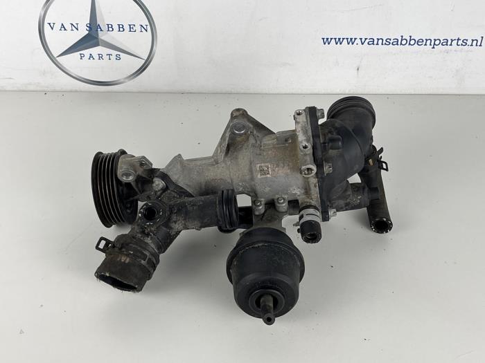 Begagnade Vattenpump Mercedes A (W176) 1.6 A-200 16V Pris € 90,00 Marginaltabell erbjuds av van Sabben Parts