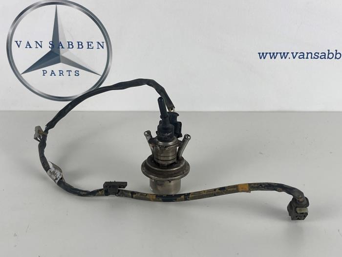 Używane Wtryskiwacz AdBlue Mercedes C (W205) C-200d 2.2 16V Cena € 50,00 Procedura marży oferowane przez van Sabben Parts