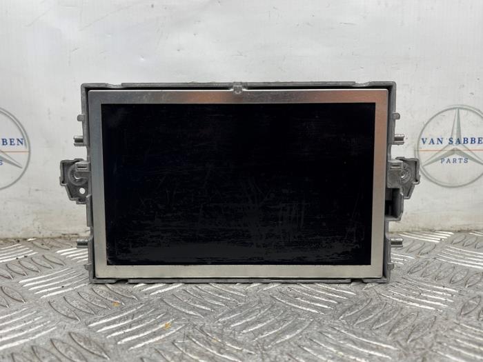 Begagnade Innerdisplay Mercedes E (W212) E-220 CDI 16V BlueEfficiency Pris € 70,00 Marginaltabell erbjuds av van Sabben Parts