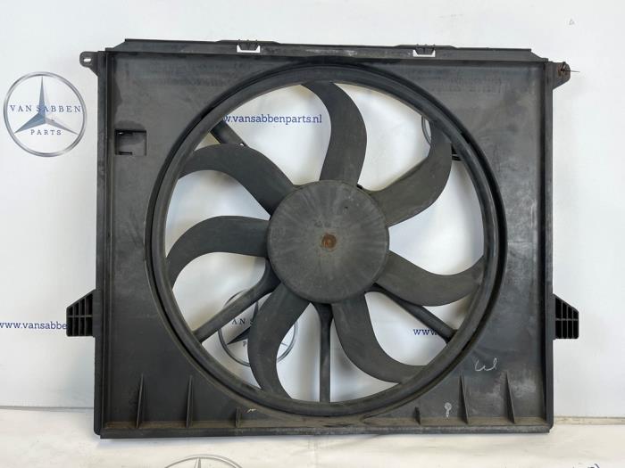 Used Radiator fan Mercedes ML II (164/4JG) 3.0 ML-280 CDI 4-Matic V6 24V Price € 150,00 Margin scheme offered by van Sabben Parts