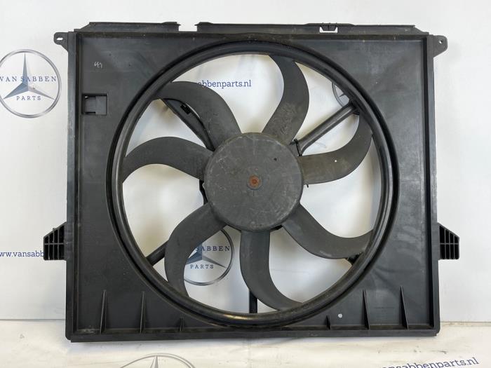 Used Radiator fan Mercedes ML II (164/4JG) 3.0 ML-280 CDI 4-Matic V6 24V Price € 125,00 Margin scheme offered by van Sabben Parts