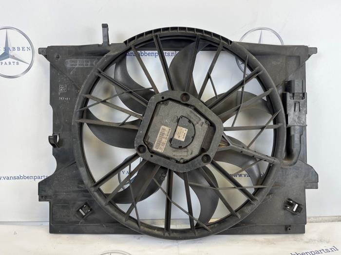 Używane Wentylator Mercedes E (W211) 2.7 E-270 CDI 20V Cena € 75,00 Procedura marży oferowane przez van Sabben Parts