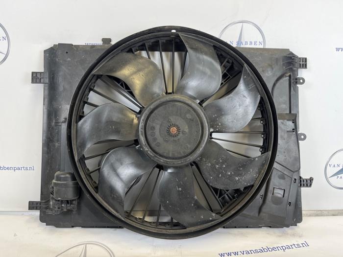 Używane Wentylator Mercedes C (W204) 2.2 C-180 CDI 16V BlueEFFICIENCY Cena € 100,00 Procedura marży oferowane przez van Sabben Parts