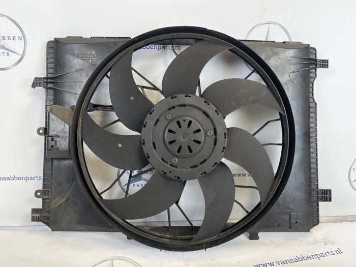 Usagé Wentylator Mercedes E Estate (S212) E-220 16V BlueTEC Prix € 90,00 Règlement à la marge proposé par van Sabben Parts