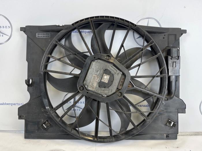 Używane Wentylator Mercedes CLS (C219) 350 CGI 3.5 V6 24V Cena € 75,00 Procedura marży oferowane przez van Sabben Parts
