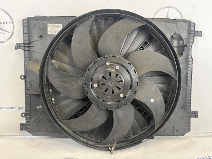 Używane Wentylator Mercedes A (W176) 1.6 A-180 16V Cena € 90,00 Procedura marży oferowane przez van Sabben Parts