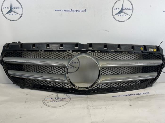 Używane Grill Mercedes B (W246/W242) 1.5 B-180 CDI,d 16V Cena € 75,00 Procedura marży oferowane przez van Sabben Parts