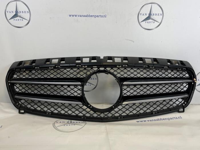 Używane Grill Mercedes A (W176) 2.0 A-250 Turbo 16V Cena € 125,00 Procedura marży oferowane przez van Sabben Parts