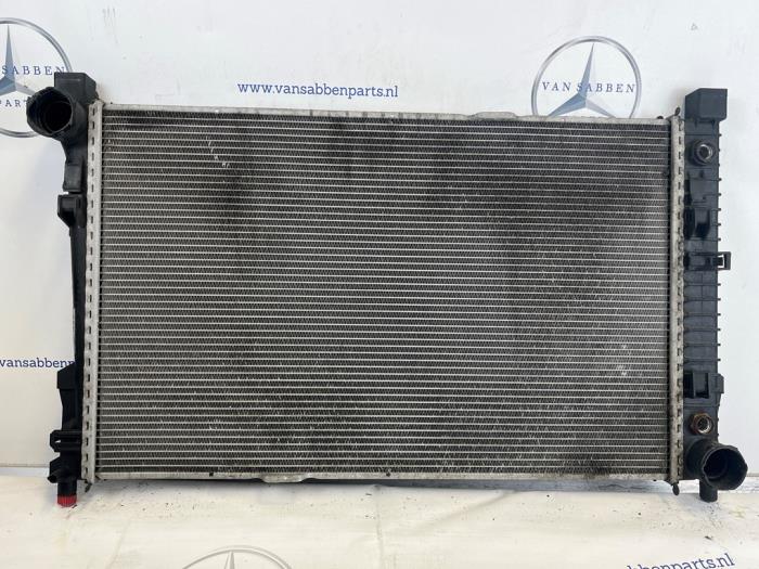 Używane Chlodnica Mercedes C (W203) 2.2 C-200 CDI 16V Cena € 30,00 Procedura marży oferowane przez van Sabben Parts