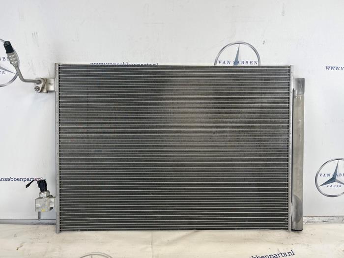 Begagnade Kondensor, luftkonditionering Mercedes C (W206) C-300 e 2.0 Turbo Pris € 175,00 Marginaltabell erbjuds av van Sabben Parts