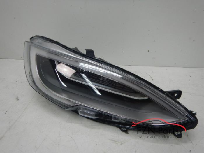 Używane Reflektor prawy Tesla Model S Cena € 1.299,00 Z VAT oferowane przez FZN Parts