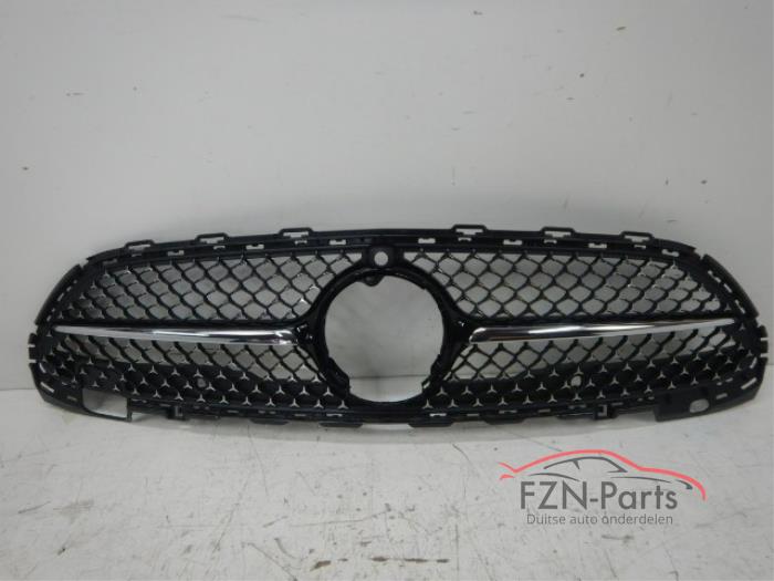 Używane Grill Mercedes C (W206) C-300 2.0 EQ Boost Turbo 4-Matic Cena € 249,01 Z VAT oferowane przez FZN Parts