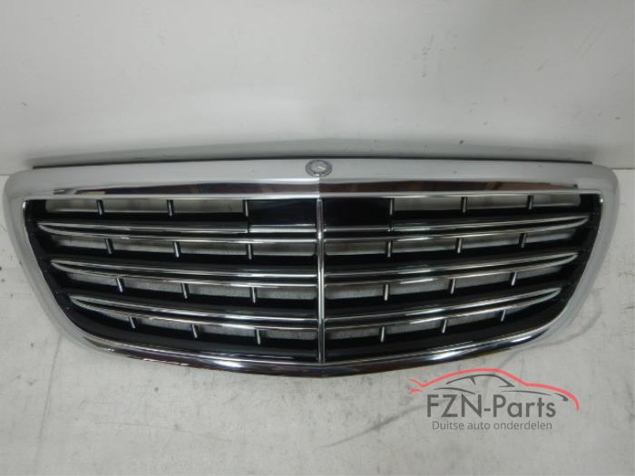 Używane Grill Mercedes S (222.0/222.1) 6.0 S-600L V12 36V Biturbo Cena € 699,00 Z VAT oferowane przez FZN Parts