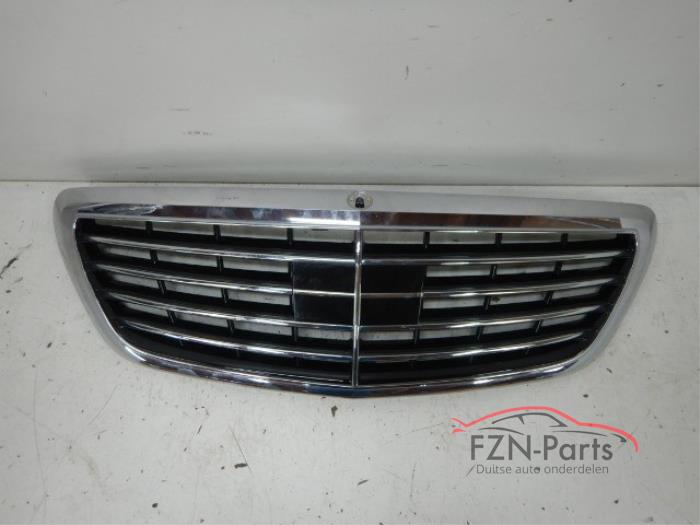 Używane Grill Mercedes S (222.0/222.1) 3.0 S-350d Cena € 299,00 Z VAT oferowane przez FZN Parts
