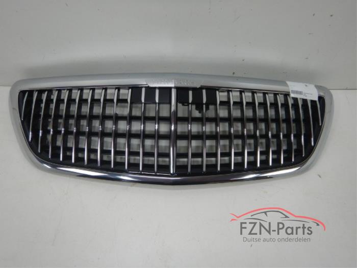 Używane Grill Mercedes S Maybach (222.9) 4.0 S-560 V8 32V 4-Matic Cena € 599,00 Z VAT oferowane przez FZN Parts