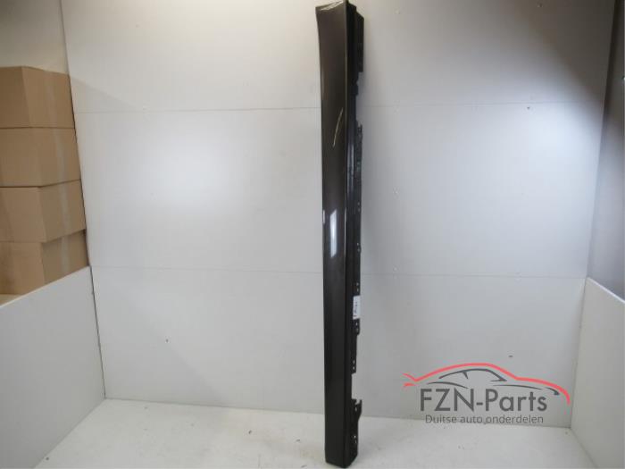Car sill