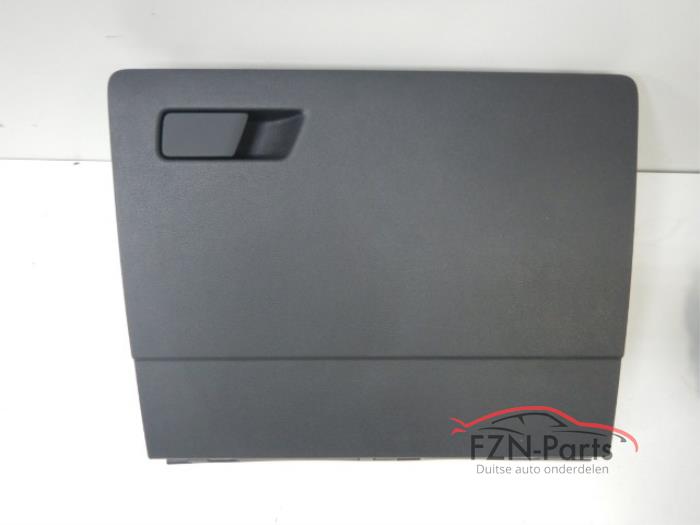 Begagnade Handskfack Volkswagen Tiguan Pris € 75,00 Inklusive moms erbjuds av FZN Parts