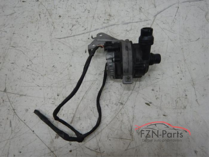 Używane Pompa wodna Mercedes C (W205) Cena € 199,00 Z VAT oferowane przez FZN Parts
