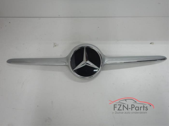 Używane Grill Mercedes A (177.0) 1.3 A-200 Turbo 16V Cena € 125,01 Z VAT oferowane przez FZN Parts