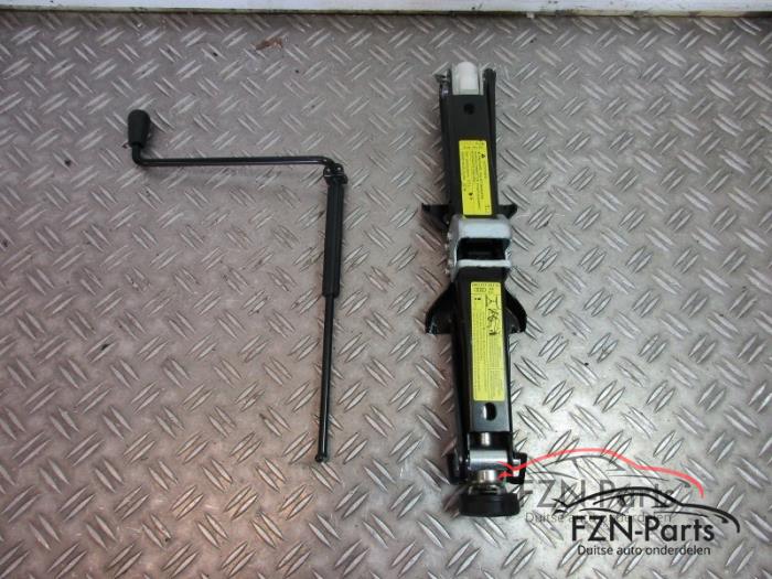 Używane Dzwignik Audi A4 (B8) Cena € 25,00 Z VAT oferowane przez FZN Parts
