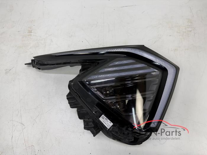 Używane Reflektor prawy Kia Sportage (NQ5E) Cena € 799,00 Z VAT oferowane przez FZN Parts
