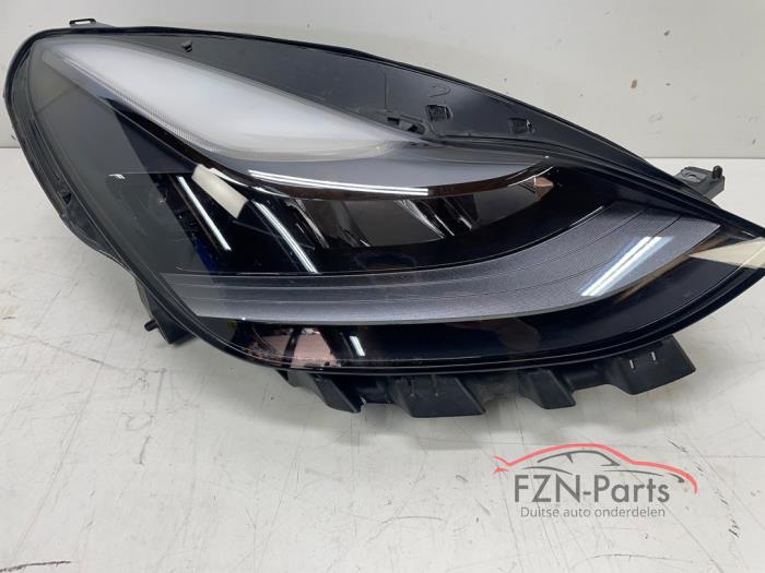 Używane Reflektor prawy Tesla Model 3 Cena € 603,79 Z VAT oferowane przez FZN Parts
