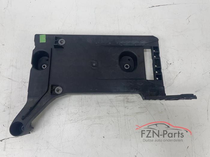 Begagnade Batterilåda Volkswagen Golf VIII (CD1) 1.4 GTE 16V Pris € 25,00 Inklusive moms erbjuds av FZN Parts