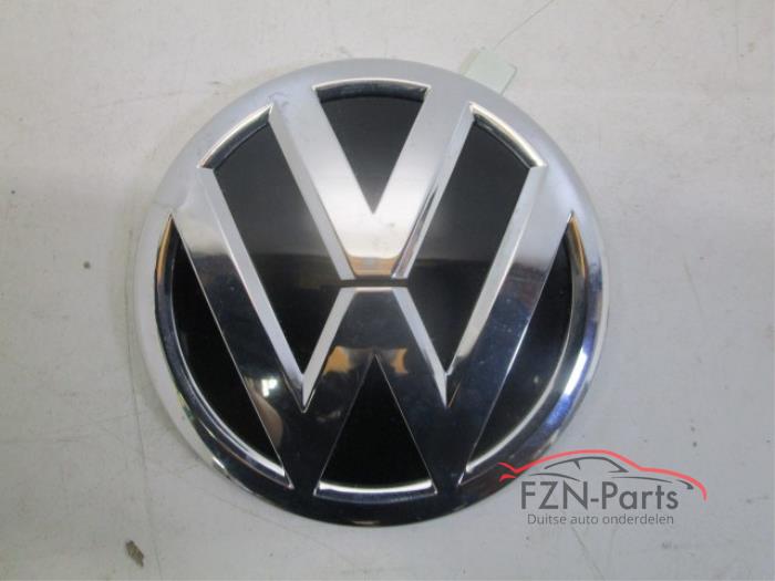 Używane Emblemat Volkswagen Jetta IV (162/16A) Cena € 49,01 Z VAT oferowane przez FZN Parts