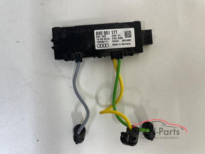 Używane Modul alarmu Audi A1 Sportback (8XA/8XF) Cena € 99,00 Z VAT oferowane przez FZN Parts