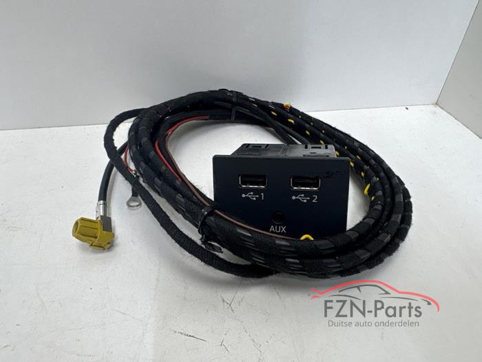Używane Zlacze AUX/USB Audi Rózne Cena € 249,01 Z VAT oferowane przez FZN Parts