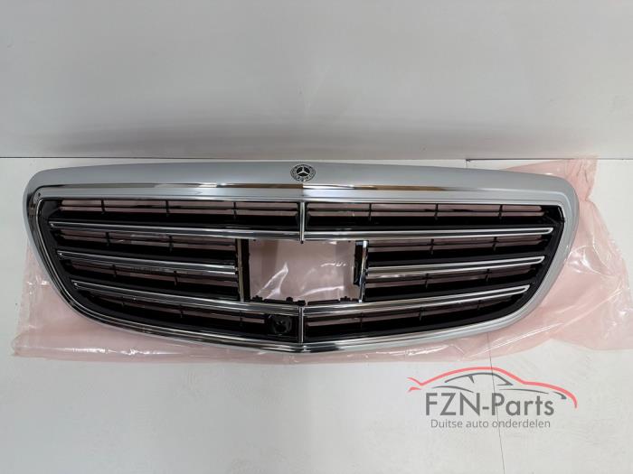 Nowe Grill Mercedes E (W213) E-200 2.0 Turbo 16V 4-Matic Cena € 399,00 Z VAT oferowane przez FZN Parts